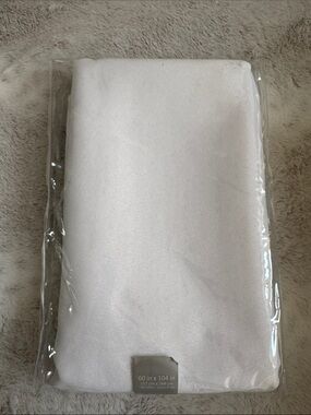 Soft White Plush Throw Blanket – Cozy Microfiber Throw
